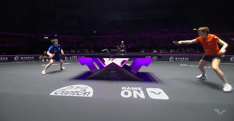 紧紧咬住比, 王曼昱火力, 贯赛的女单 紧紧咬住比, 王曼昱火力, 贯赛的女单